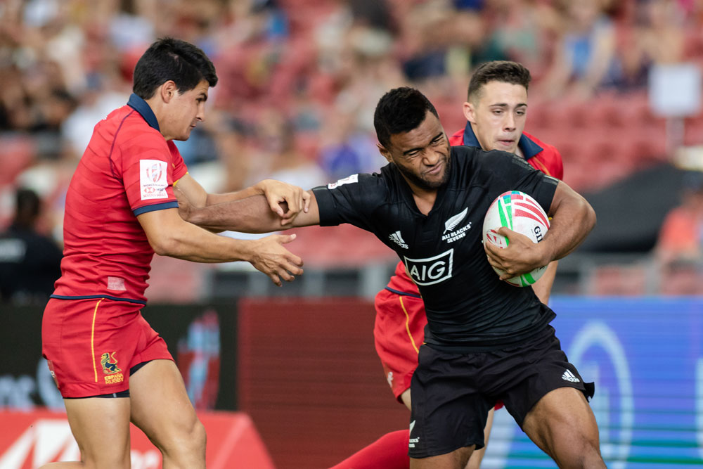 INSPIRED PERFORMANCES THRILLS CROWD ON DAY ONE OF  THE HSBC SINGAPORE RUGBY SEVENS